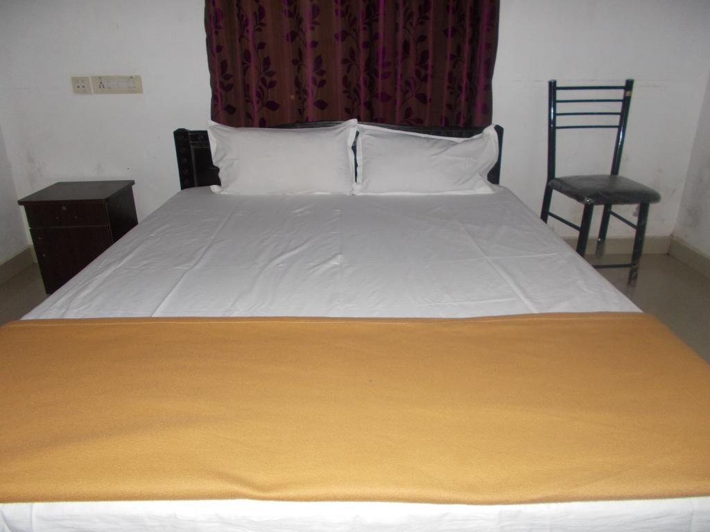 Guruvayur Bunglow Hotel Buitenkant foto